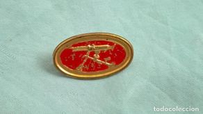 Militaria: Republica Española, pequeña insignia aguja, servidor ametralladora..Guerra Civil .Hotchkiss